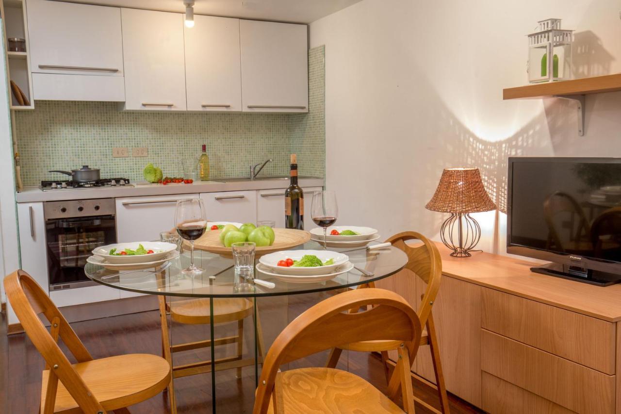 Navona White Apartment *