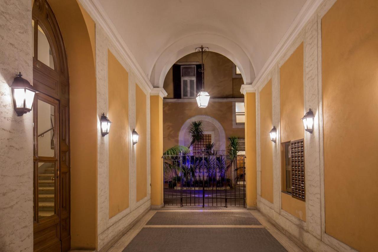 Navona White Apartment